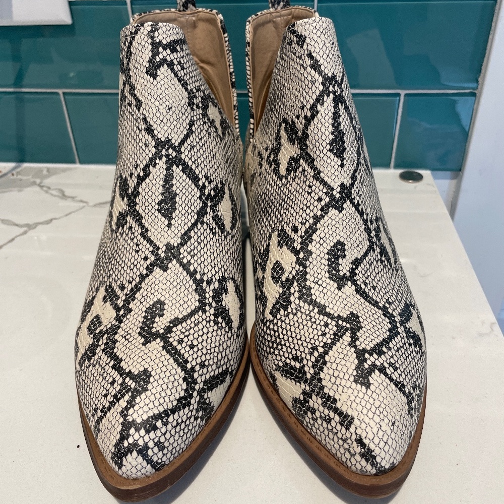 Snakeskin booties - CL by Laundry - size 10/41